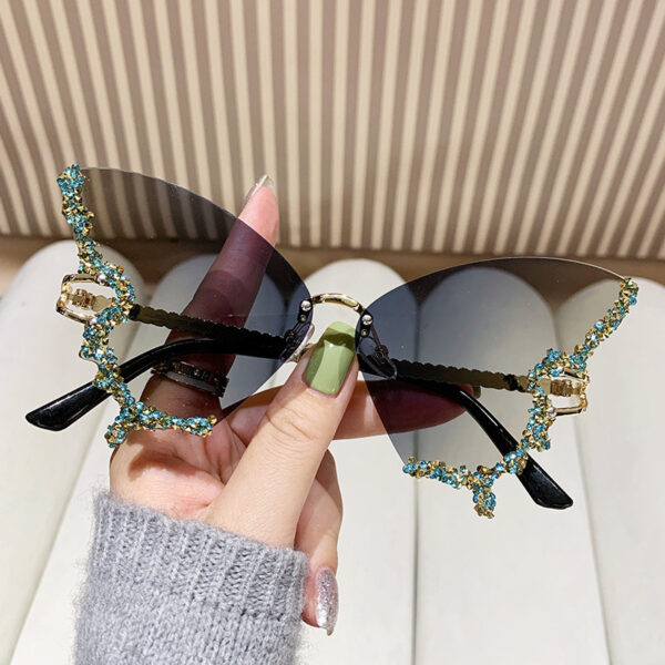Wholesale Cross-border New Butterfly Shape Diamond Rimless Sunglasses Women's Fashion Personality Exaggerated Sunglasses European and American Internet Red Broken Diamond