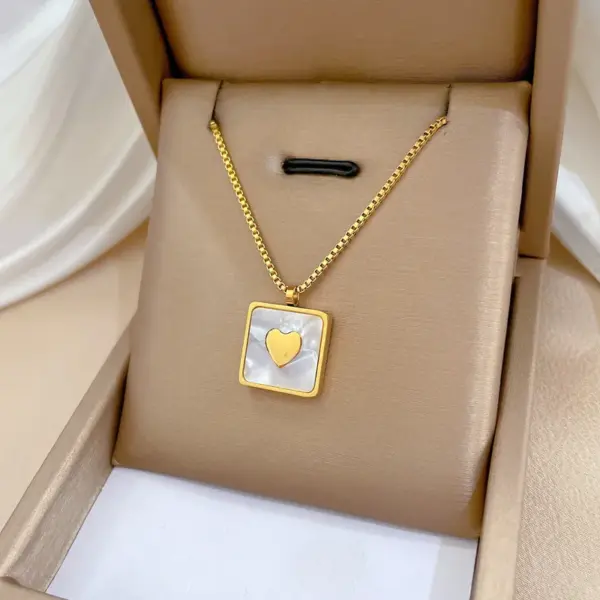 Wholesale PVD Coated Real Gold Plated Circle Letter Butterfly Titanium Steel Simple Style Waterproof Non Tarnish Necklace