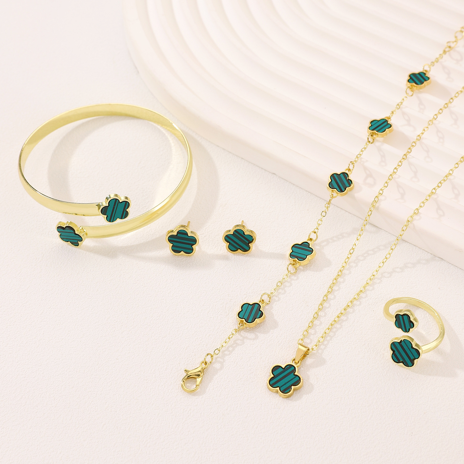 Wholesale Cross-border Hot Sale Five-leaf Clover Jewelry suit Women's Simple Oil opping Lucky Flower Necklace All-match Bracelet Earrings 5-piece Set
