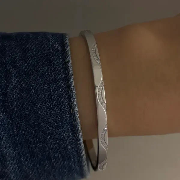 PVD Coated Real Gold Plated 16K Gold White Gold Plated Geometric 304 Stainless Steel Lady Romantic Waterproof Non Tarnish 304 Stainless Steel Bracelets Bangle