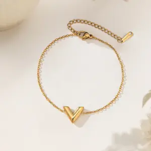 【XKB0120】Curved V Bracelet / Gold