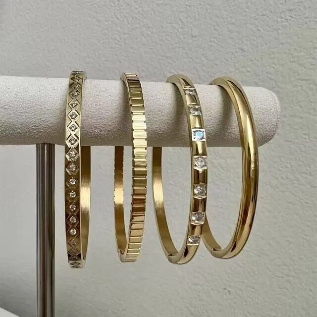 Wholesale Casual Simple Style Round Square Stripe Stainless Steel Plating Inlay Zircon 18k Gold Plated Bangle