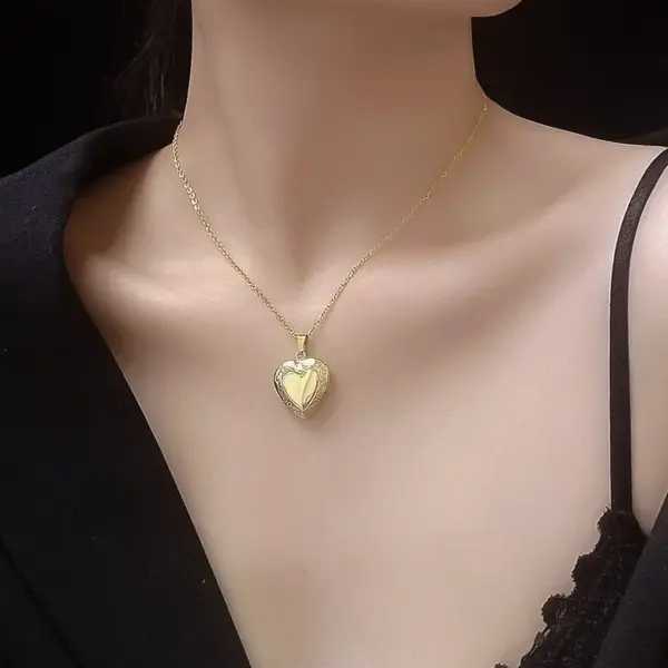 PVD Coated Real Gold Plated 18K Gold Heart 304 Stainless Steel French Style Waterproof Non Tarnish 304 Stainless Steel Pendant Necklace