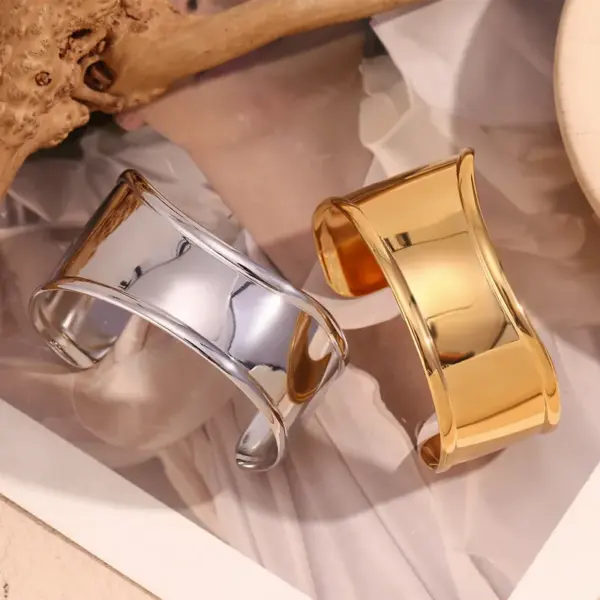 PVD Coated Real Gold Plated 18K Gold Solid Color 304 Stainless Steel Simple Style Classic Style Waterproof Non Tarnish 304 Stainless Steel Bangle