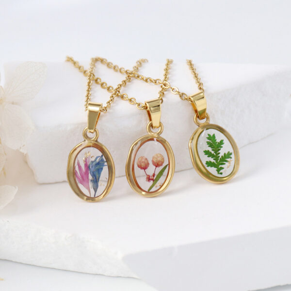 Wholesale Summer New Style True Flower Necklace Sweet Style Small Fresh Color True Flower Pendant Stainless Steel Resin Eternal Flower Jewelry