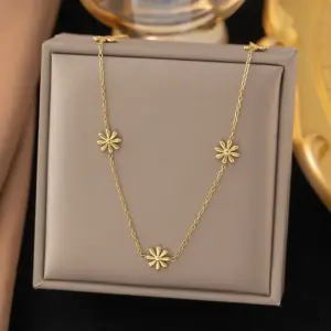 [Ah188] Five Daisy Necklace / Gold