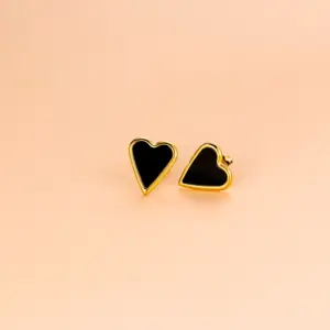 Black / Earrings