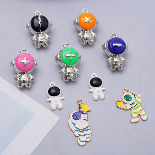 Wholesale Robot Astronaut Accessories Cute Cartoon Necklace Charms