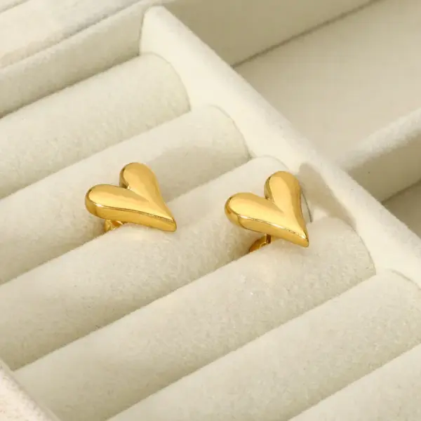 Wholesale PVD Coated Real Gold Plated 18K Gold Heart Shape 304 Stainless Steel Novelty Commute Waterproof Non Tarnish Ear Studs