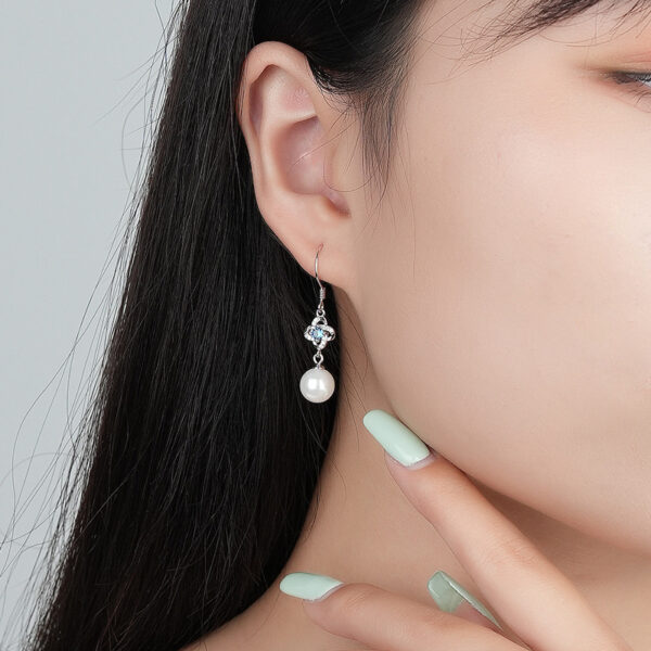 Wholesale Damila S999 Sterling Silver Four-Leaf Clover Earrings for Women, Fashionable Accessible Luxury Round Bead Earrings, Elegant and Versatile Mother's Day Gift