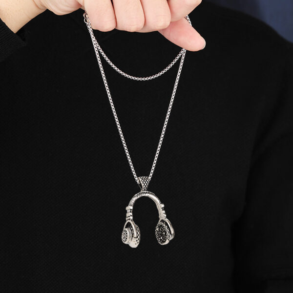 Wholesale Europe and the United States cross-border explosions rock music headphones pendant necklace jewelry men hip-hop titanium steel long sweater chain