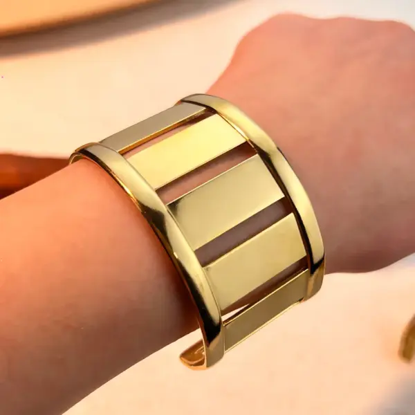 PVD Coated Real Gold Plated 18K Geometric Stripe Spiral 304 Stainless Steel Elegant Classic Style Waterproof Non Tarnish Wide Bracelet