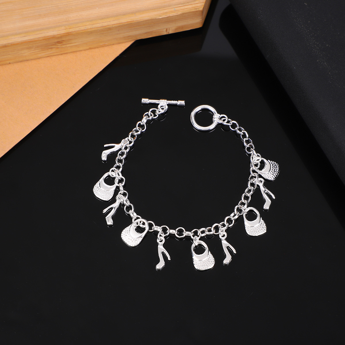 Wholesale Europe and the United States cross-border new hanging shoe bag bracelet fashion personality niche aessories sply Korean version of high-end