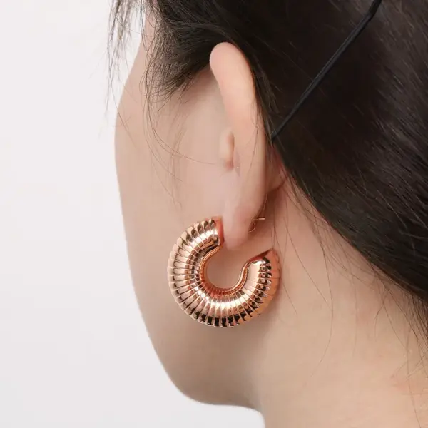 Wholesale 304 Stainless Steel C Shape Solid Color PVD Coated 18K Real Gold Plated Simple Style Waterproof Non Tarnish Plating Ear Studs