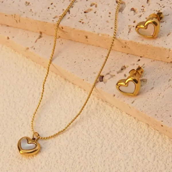 304 Stainless Steel Plastic Heart Shape Ion Plating (IP) Shell 18K Gold Plated Simple Style Classic Style Waterproof Non Tarnish Inlay O-shaped Chain Gold Earrings Necklace Jewelry Set