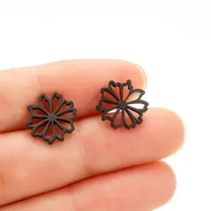 710 / Black