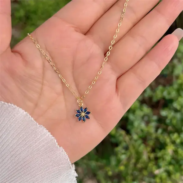 Wholesale Copper 18K Gold Plated Simple Style Classic Style Flower Plating Inlay Zircon Pendant Necklace