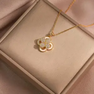 X0622 White Rotating Necklace