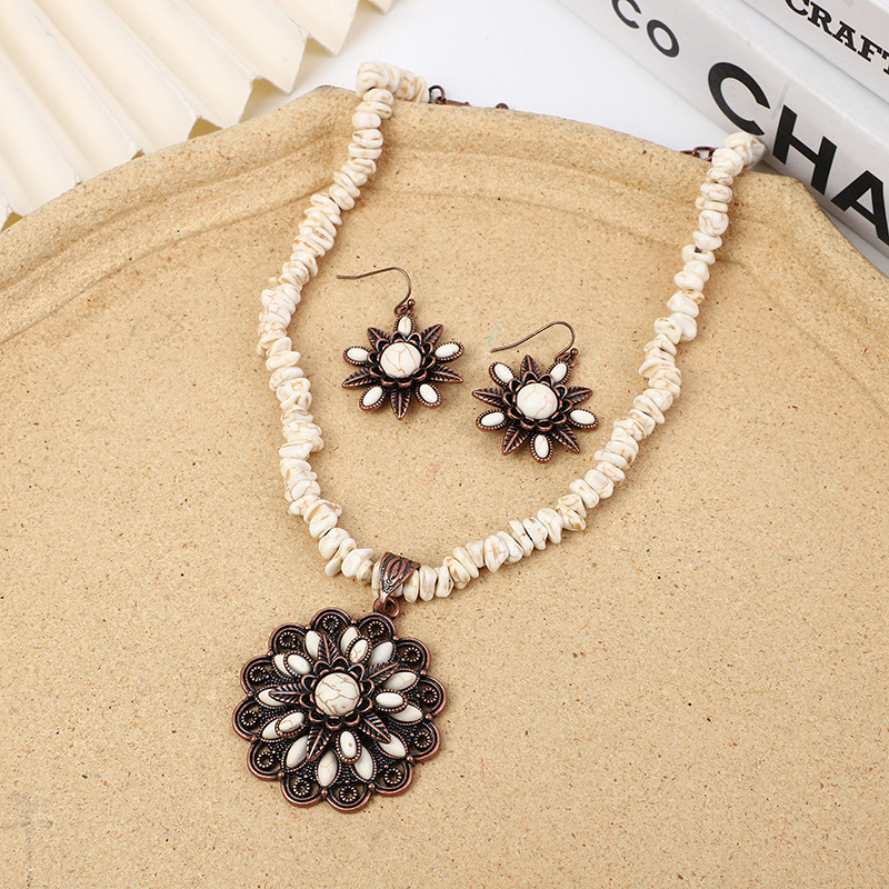 Wholesale Cross-Border pular Heavy Industry Ancient Sier Turquoise Earrings Necklace Ancient Gold Ivory White Turquoise Exaerated Earrings Jewelry Set