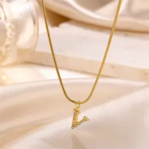 Gold / Letter V