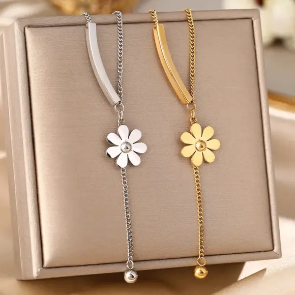 Wholesale Trendy Titanium Steel Necklace For Women Fashionable Electroplated 18K Gold Non-fading Luxury U-Shape And Geometric Patterns