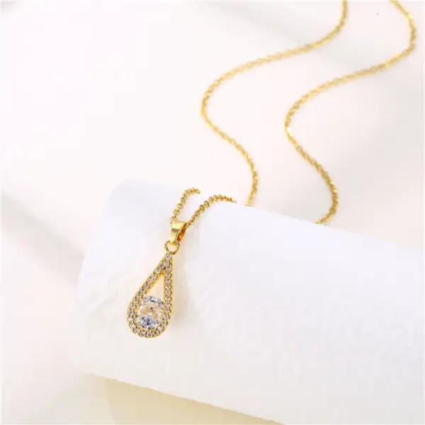 Wholesale Water Plating Vacuum Plating Real Gold Plated 18K Gold Four Leaf Clover Candy Fish 304 Stainless Steel Copper Retro Waterproof Non Tarnish Stainless Steel Pendant Necklace