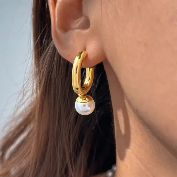 Wholesale 304 Stainless Steel Gold Plated Vacuum Electroplating (In Furnace) Pastoral Geometric Pattern Gold Women's Suitable C-shaped Earrings