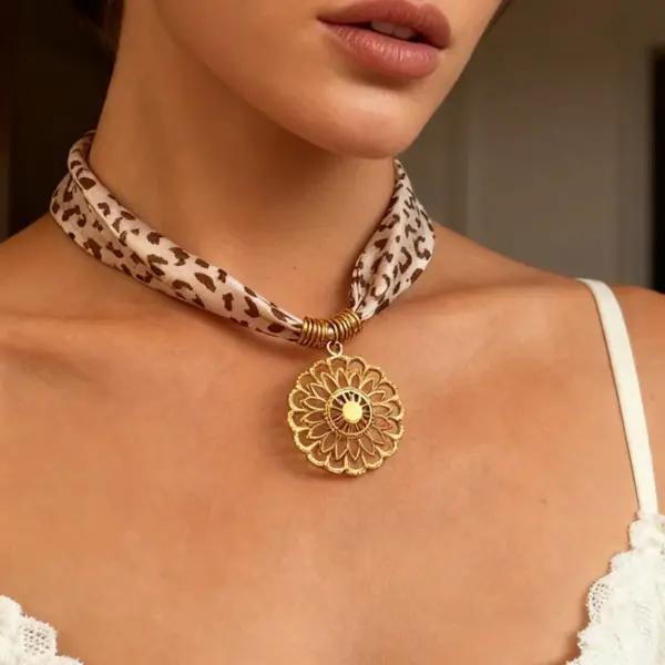 Wholesale 304 Stainless Steel Red Heart Shell PVD Coated Real Gold Plated Nordic Style Retro Lady Waterproof Non Tarnish Irregular Surgical Steel Knitted Silk Mesh Belt Lobster Trigger Clasp Closure Gold Pendant Necklace