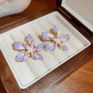 Silver needle dripping oil gradient flower earrings