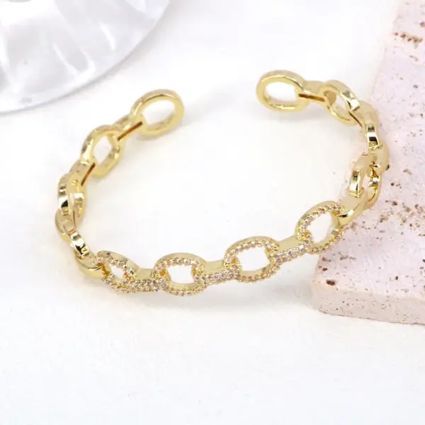 Wholesale Fashion New Inlaid Zirconium Geometric Metal Pig Nose Copper Open Bracelet Jewelry