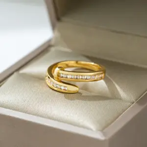 J19 Golden Square Zircon