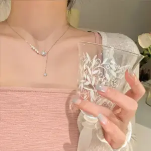 Pearl star necklace