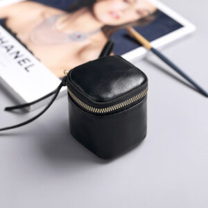 Oilwax skin-square black