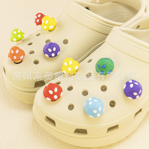 Wholesale Cross-Border Hot Selling Garden Shoes Cartoon Mushroom 3D Shoe Buckle Decorative Accessories Clogs Flower Shoes Accessories in Stock