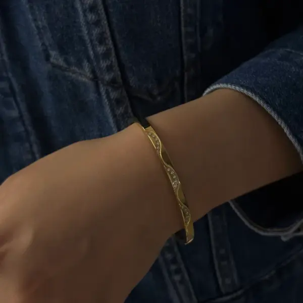 PVD Coated Real Gold Plated 16K Gold White Gold Plated Geometric 304 Stainless Steel Lady Romantic Waterproof Non Tarnish 304 Stainless Steel Bracelets Bangle