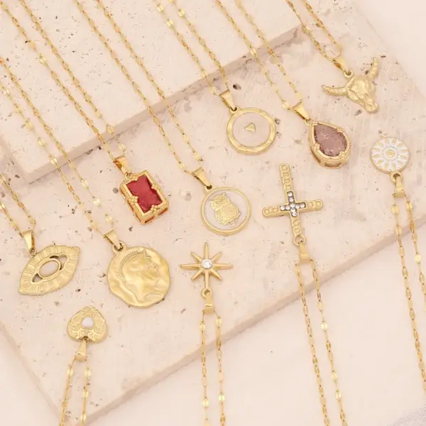 Wholesale Fashion Portrait Geometric Owl Stainless Steel Plating Inlaid Zircon 18K Gold Plated No Inlaid Pendant Necklace