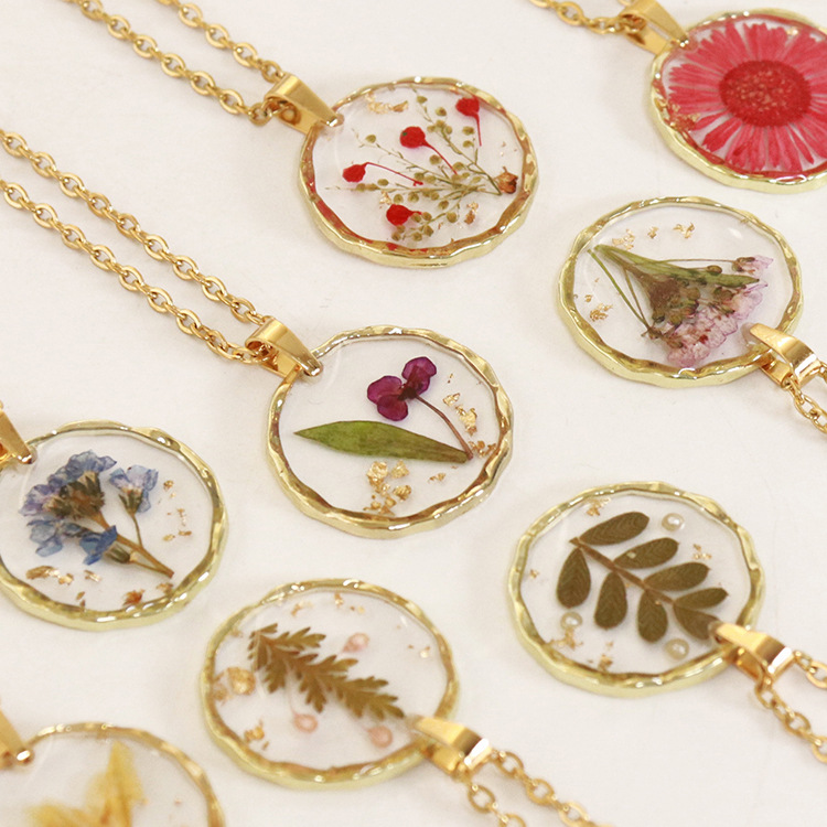 Wholesale Cross-Border New Irregular Round Flower Necklace Real Flower Immortal Flower Retro Pendant Necklace Source Factory