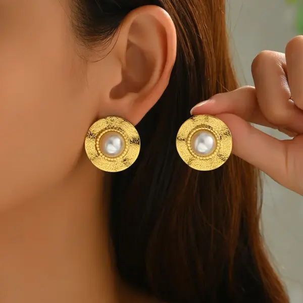 304 Stainless Steel Flower PVD Coated Pearl Real Gold Plated Casual Simple Style Waterproof Non Tarnish Inlay Ear Studs