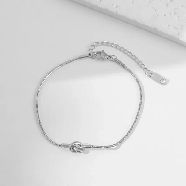 PVD Coated Real Gold Plated 18K Gold Knot 304 Stainless Steel Casual Simple Style Commute Waterproof Non Tarnish 304 Stainless Steel Bracelets