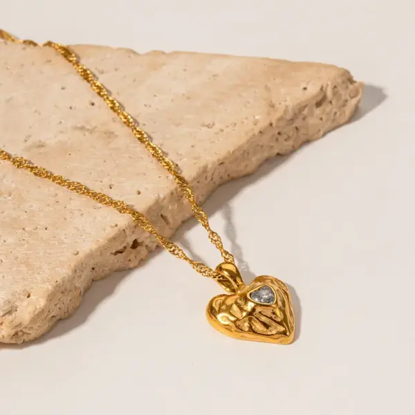 304 Stainless Steel Heart Shape PVD Coated Zircon 18K Gold Plated Real Gold Plated Simple Style Waterproof Non Tarnish Plating Gold Pendant Necklace