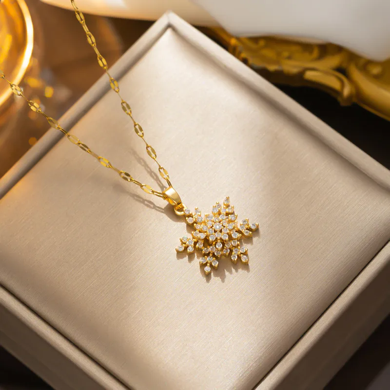 Wholesale PVD Coated Real Gold Plated Snowflake Stainless Steel Simple Style Waterproof Non Tarnish Titanium Steel Pendant Necklace