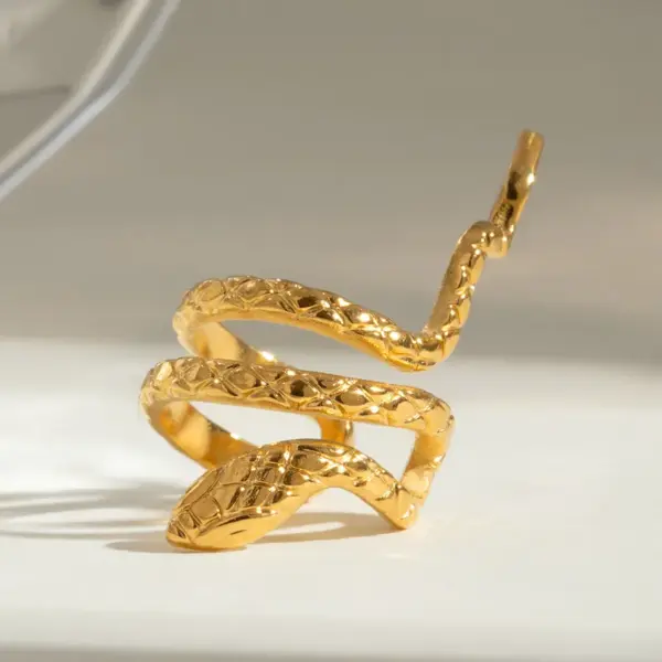 Wholesale 1 Piece Simple Style Artistic Snake 304 Stainless Steel PVD Coated Ear Cuffs