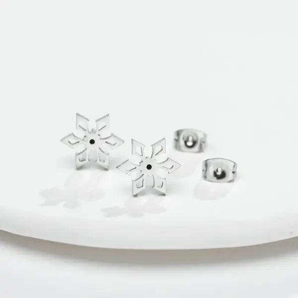 Wholesale PVD Coated 18K Gold Real Gold Plated Snowflake 304 Stainless Steel Simple Style Waterproof Non Tarnish Ear Studs