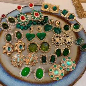 Wholesale 1 Pair Retro Color Block Heart Shape Pleated Inlay Copper Rhinestones Drop Earrings