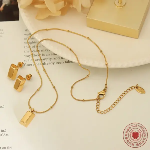 Wholesale PVD Coated Real Gold Plated 18K Gold Geometric 304 Stainless Steel Fashion Waterproof Non Tarnish Necklace