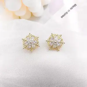 D0009 Snowflake Ear Stud-Gold