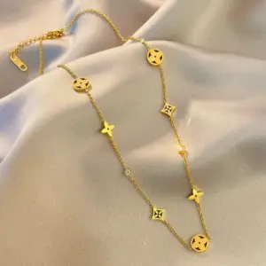 7【H6040】Four-leaf Flower Necklace / Gold