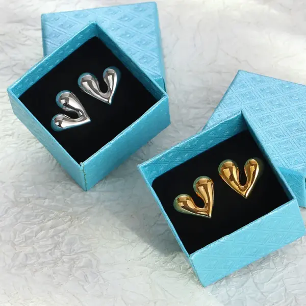 Wholesale 304 Stainless Steel Heart Shape Electroplated Golden Plated Simple Style Waterproof Non Tarnish Plating Ear Studs