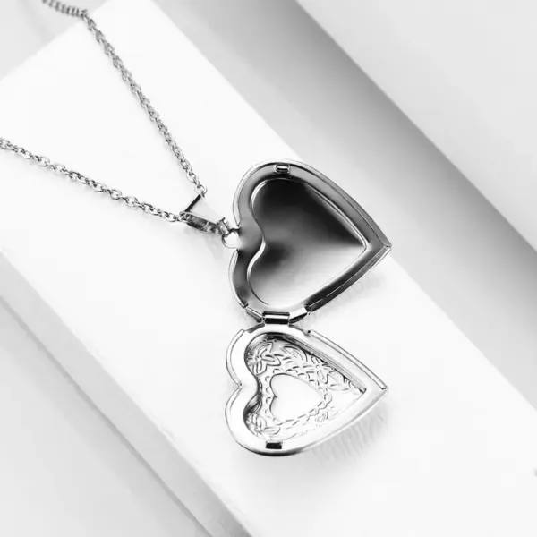 Wholesale Simple Style Heart Shape Titanium Steel Plating Metal Necklace