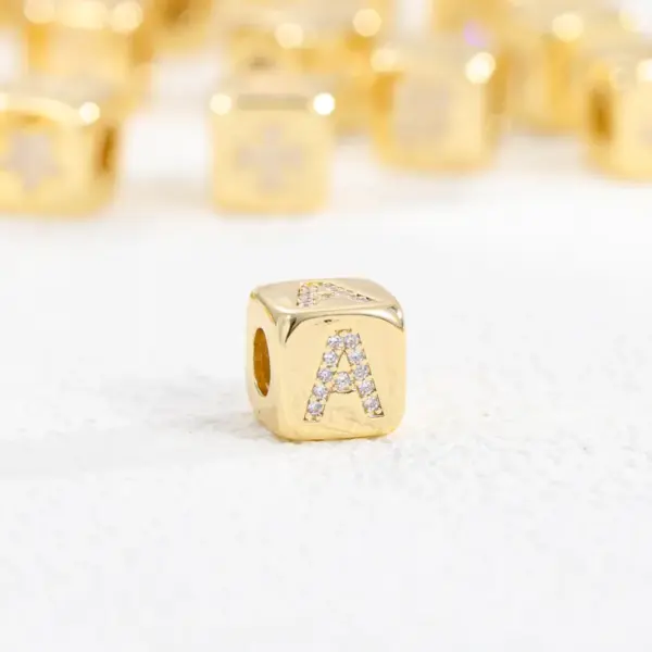 Wholesale Hot Sale Copper Set Zircon Plated 18K Real Gold Dice Pendant Personalized Small Cube 26 English Letter Necklace